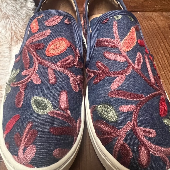 Sofft Navy Embroidered Floral Slip-On Sneakers - Picture 6 of 7